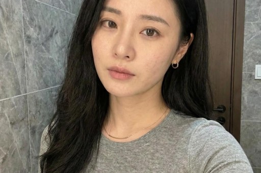 斗鱼女主播忘关摄像头私密画面流出！虚假人设彻底翻车